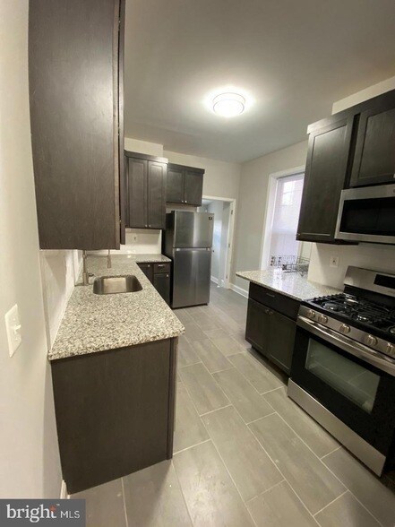 Foto del edificio - 325 E 21st St