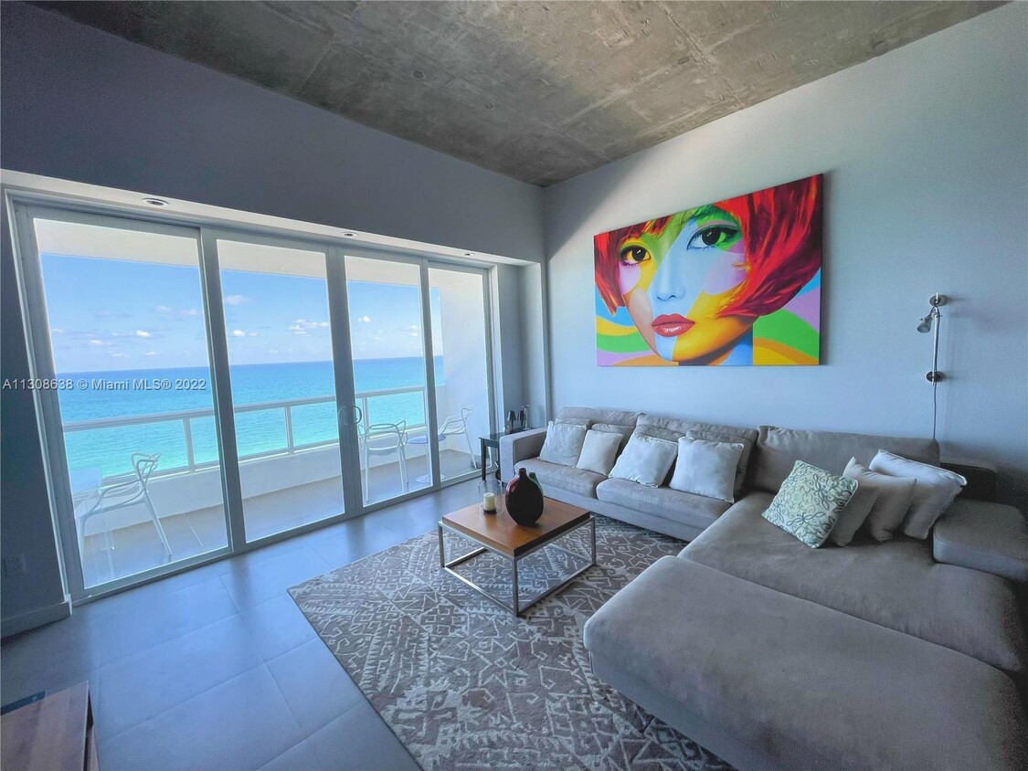 Primary Photo - 5601 Collins Ave