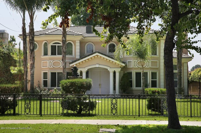 Building Photo - 62 E Longden Ave