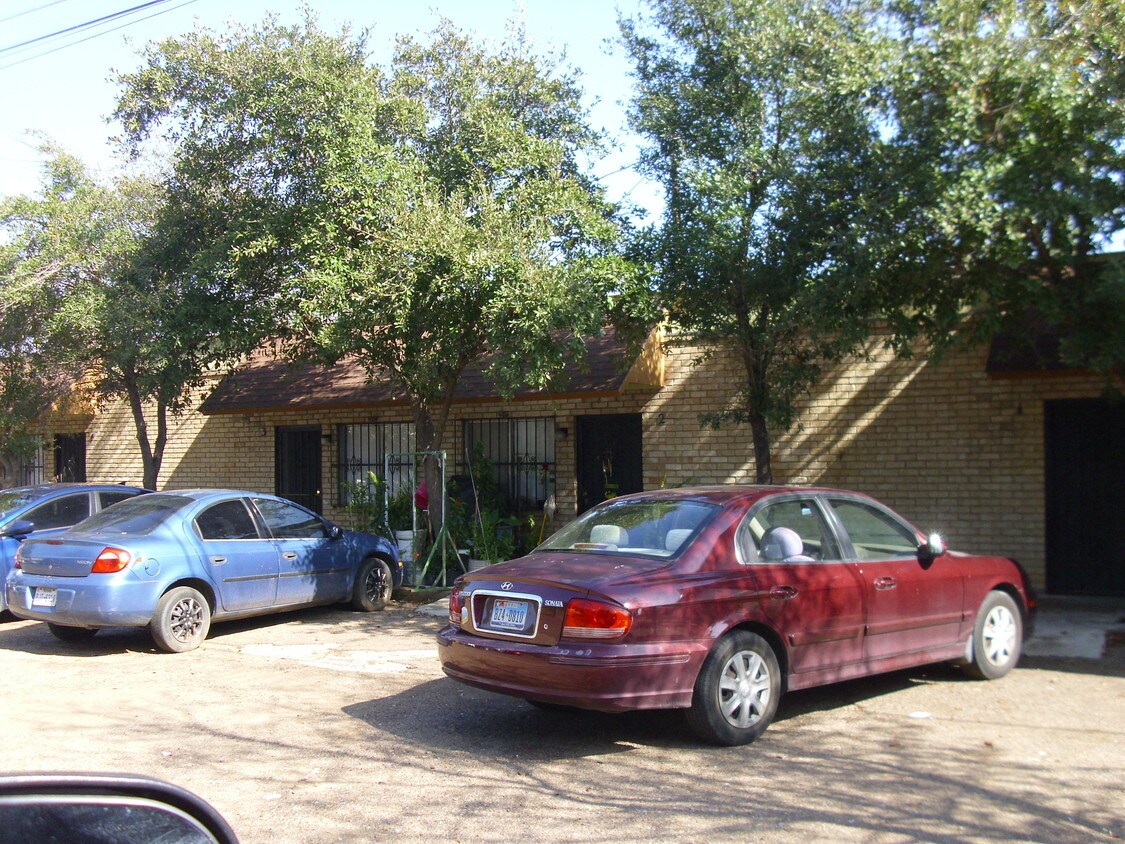 1902 E Frost St Unit 8, Laredo, TX 78043 Apartments in Laredo, TX