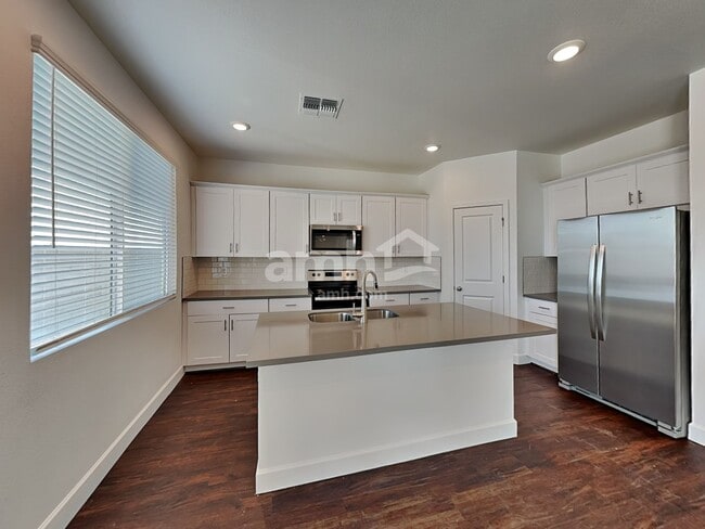Building Photo - 8983 N 171st Dr