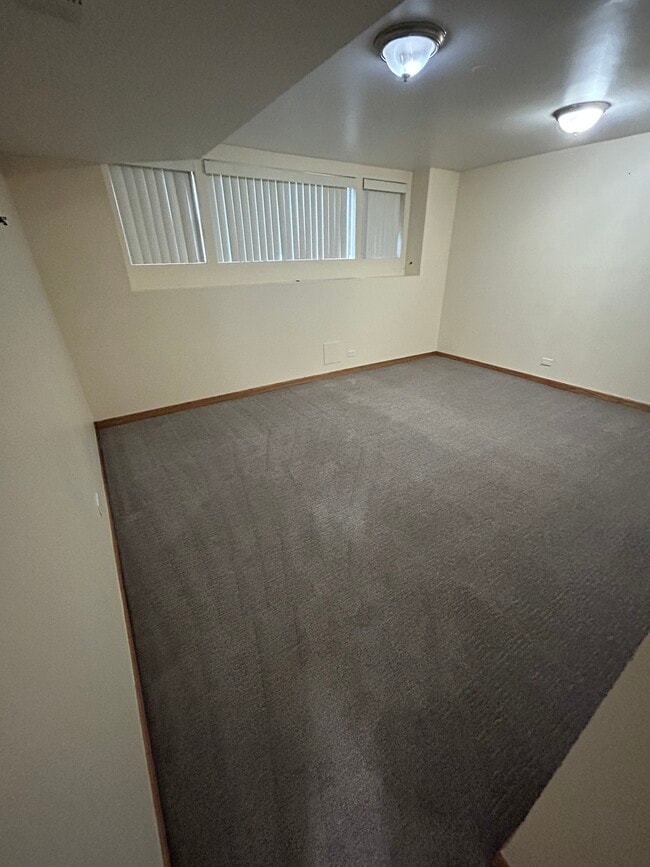 Living room - 5442 N Sawyer Ave