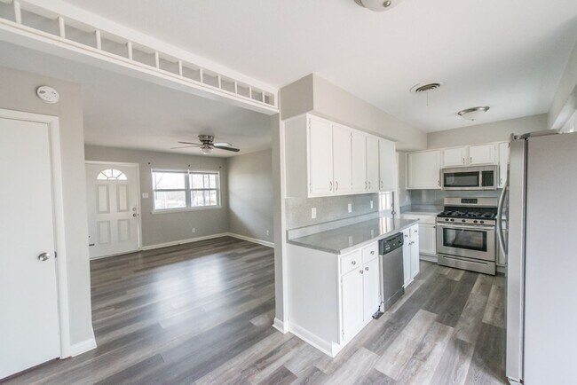 Foto del edificio - Gorgeous 3 Bedroom 1 Bath Home: North Litt...