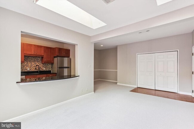 Foto del edificio - 2702 Dartmouth Rd