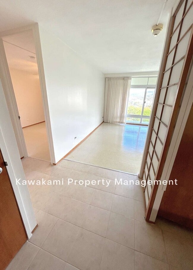 Building Photo - 18th Floor Queen Emma Gardens Apartment - ...