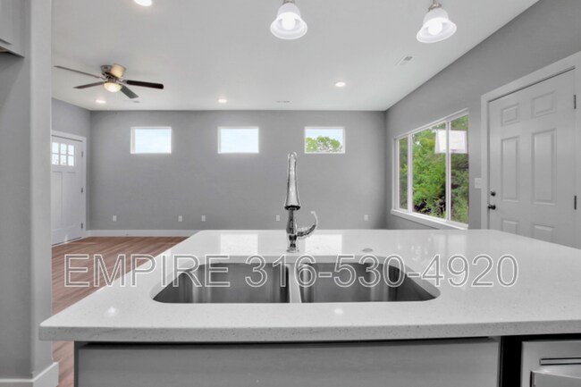 Foto del edificio - 4653 E 45th St N