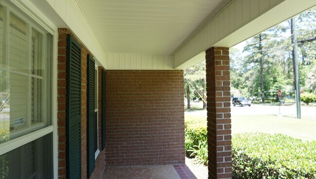 Building Photo - 3 BR 2 BA in Valdosta