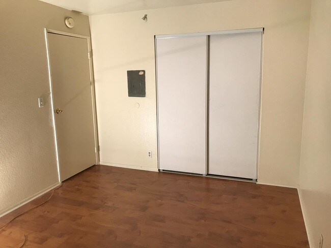 Foto del edificio - 11502 Birch Ave