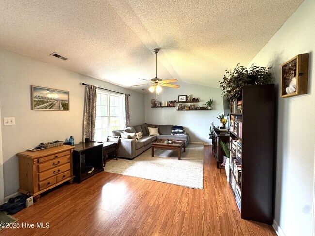 Foto del edificio - 304 Woody Way