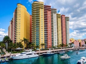 Building Photo - 2640 Lake Shore Dr