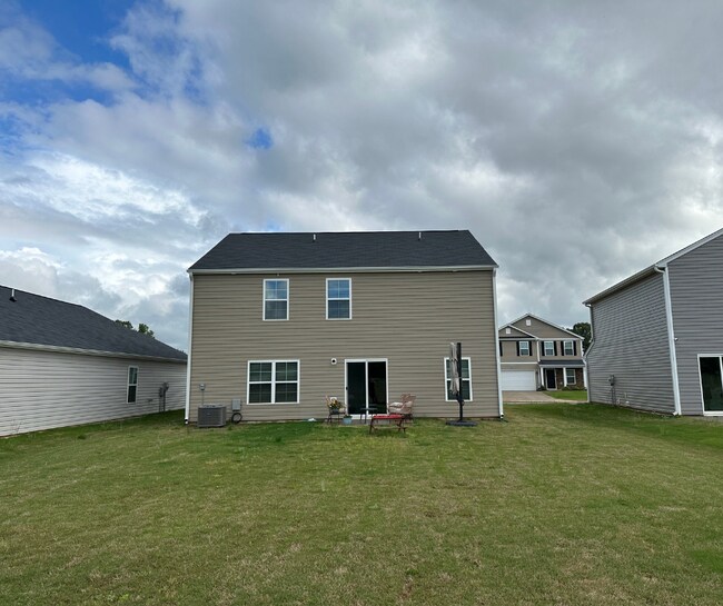 Foto del edificio - 2132 Lacy Farm Rd