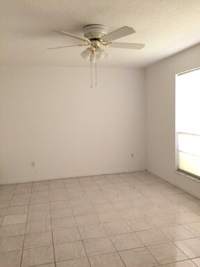 Building Photo - 308 Bridle Path