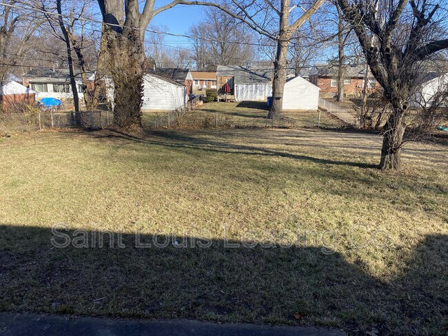 Building Photo - 1690 Clover Ln