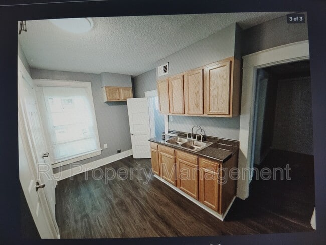 Photo - 749 Bey St House