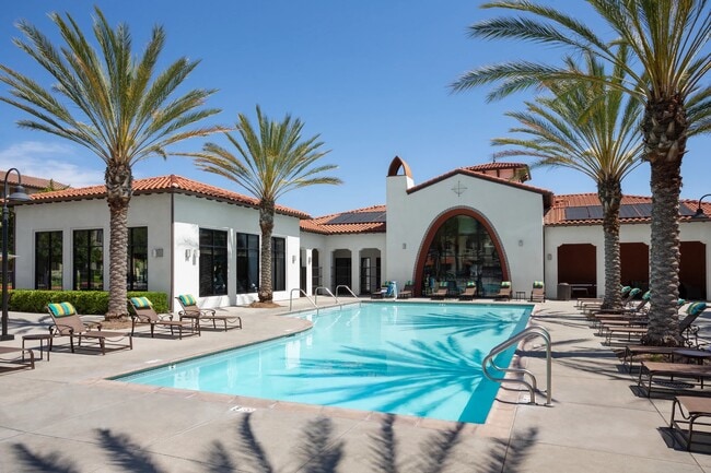Building Photo - Vineyards at Paseo Del Sol