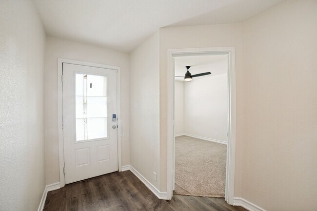 Building Photo - Welcome home to this 4/2/2 nestled in Whisper Falls
