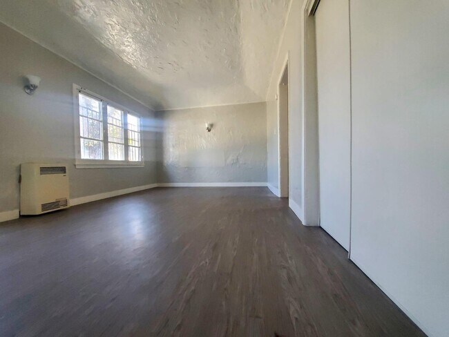 Foto del edificio - 2360 W. 18th St