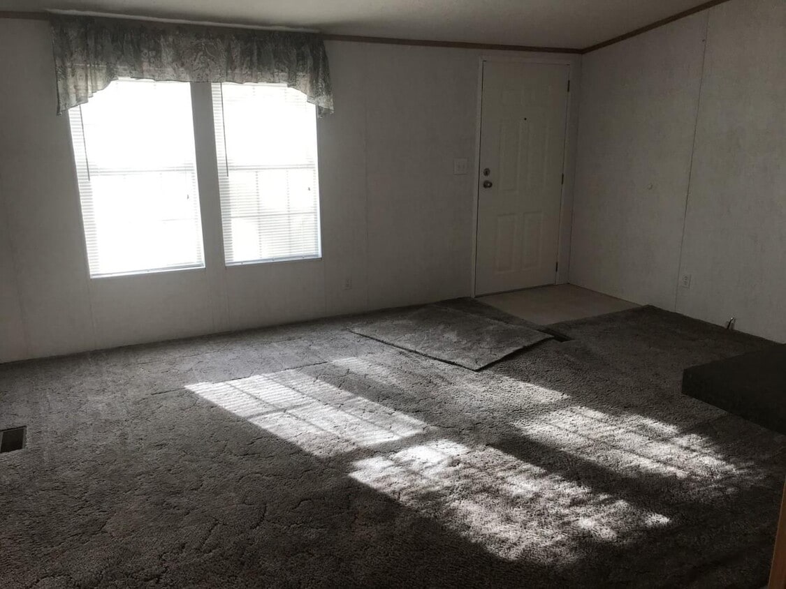 Primary Photo - 1143 Elliott Rd