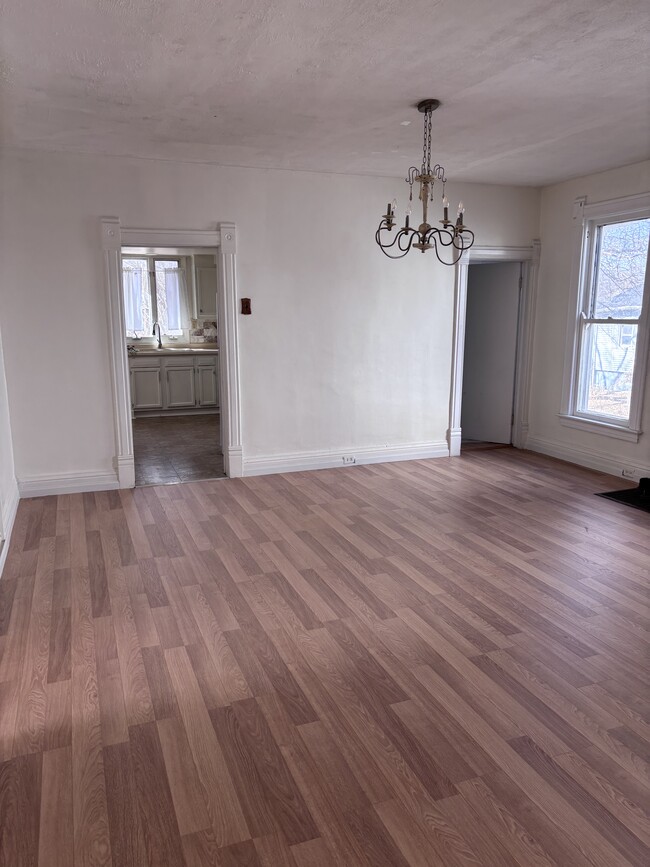 Building Photo - 437 Wright St