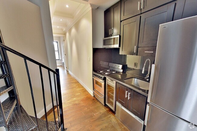 Building Photo - 72 W 108th St