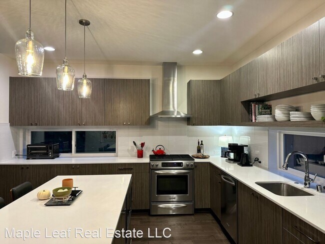Building Photo - 4 br, 2.5 bath House - 13751 Wayne Pl. N.