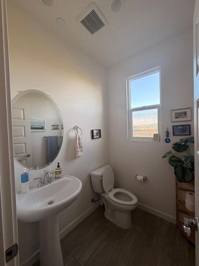 Foto del edificio - 1659 18th St