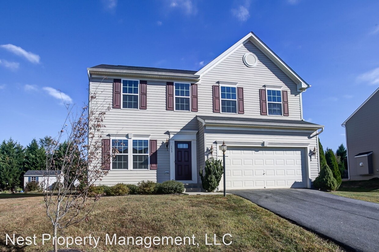 3 br, 2.5 bath House 153 Larchmont Circle House for Rent in