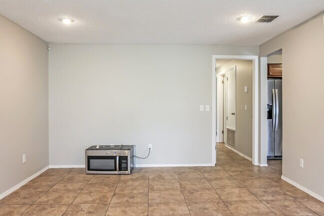 Building Photo - 8244 Yolanda Ct