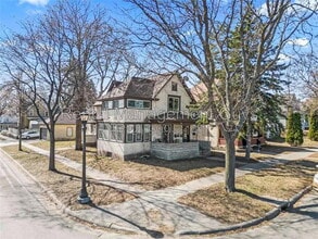 Building Photo - 736 Geranium Ave E