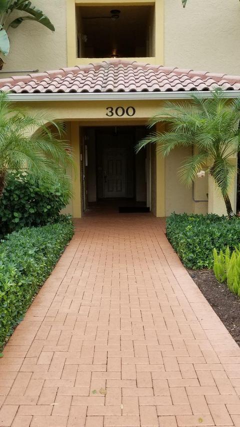 Foto del edificio - 300 Uno Lago Dr