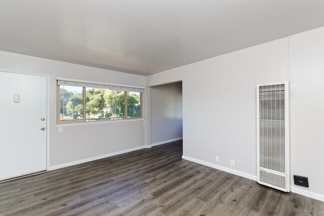 Foto del edificio - 3405 Dimond Ave