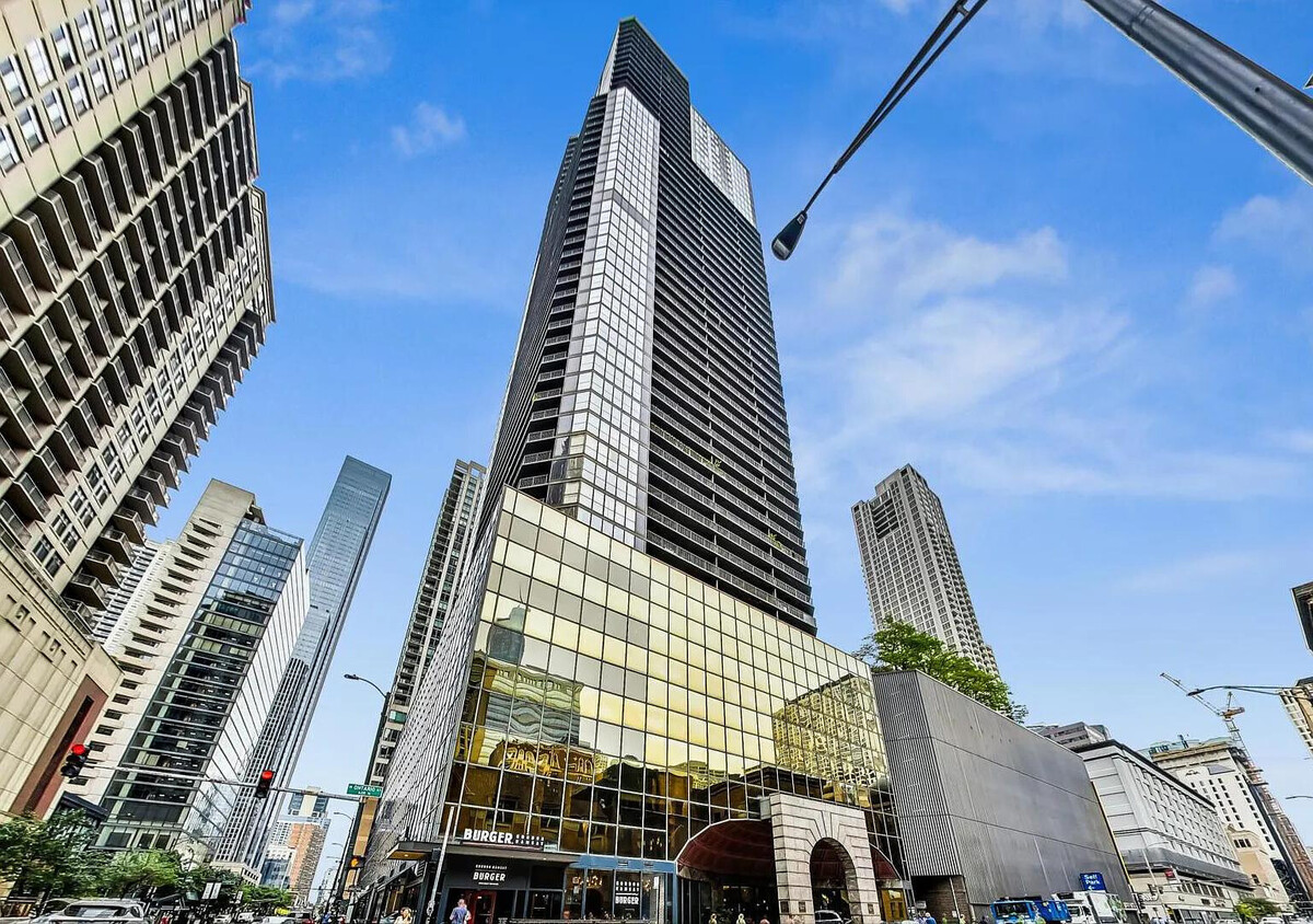 Foto principal - 10 E Ontario St