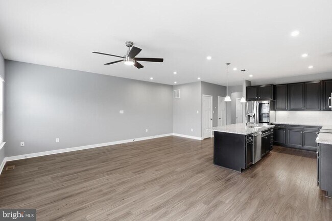 Building Photo - 529 Swansea Dr