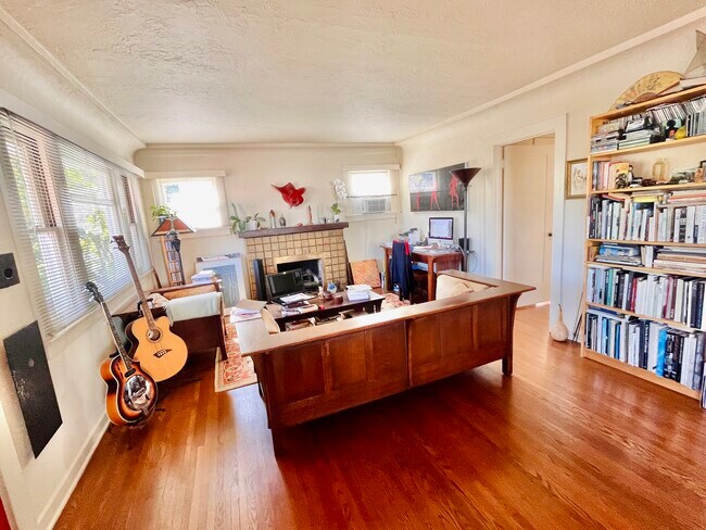 Foto del edificio - 1042 W 14th St