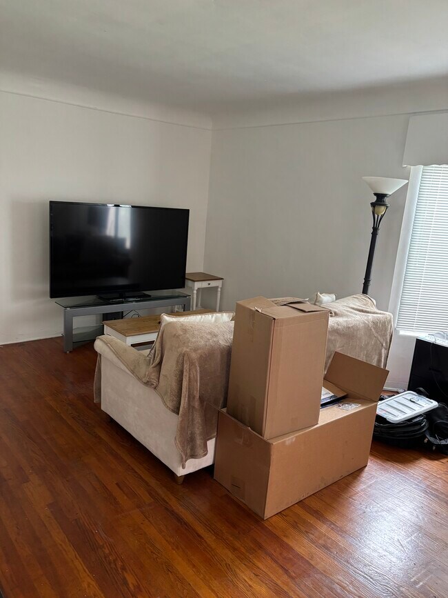 Foto del edificio - 5646 1/2 Farmdale Ave