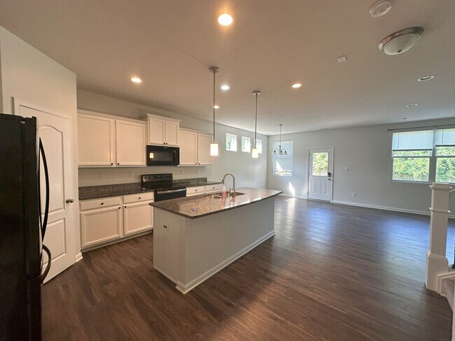 Building Photo - Spacious 4-Bedroom Home – Available Now!