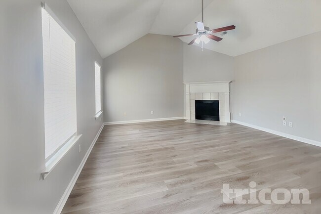 Foto del edificio - 2121 Montgomery Ln