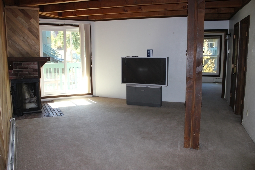 Primary Photo - Treehouse Condo - Cozy 2 Bedroom/1 Bath Un...