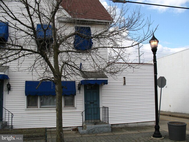Building Photo - 110 Broadway