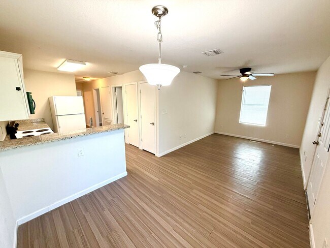 Foto del edificio - 1615 N Navidad St