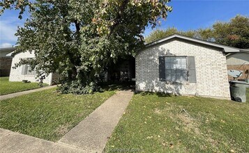 Building Photo - 1525 Hillside Dr