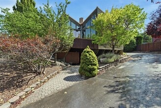 Building Photo - 2944 Starview Dr