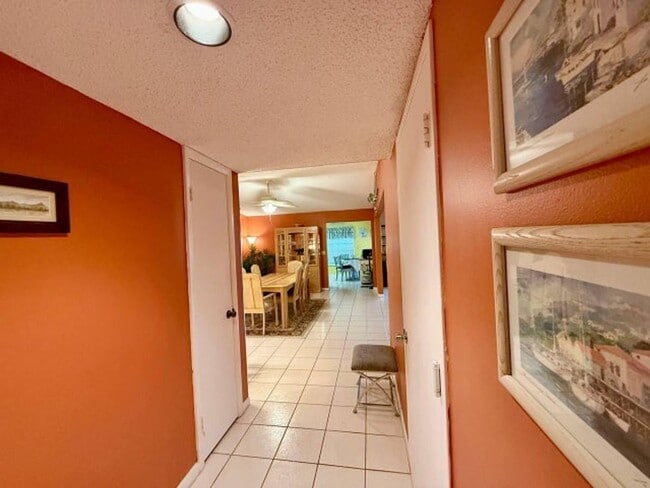 Foto del edificio - 5496 Viburnum Cir