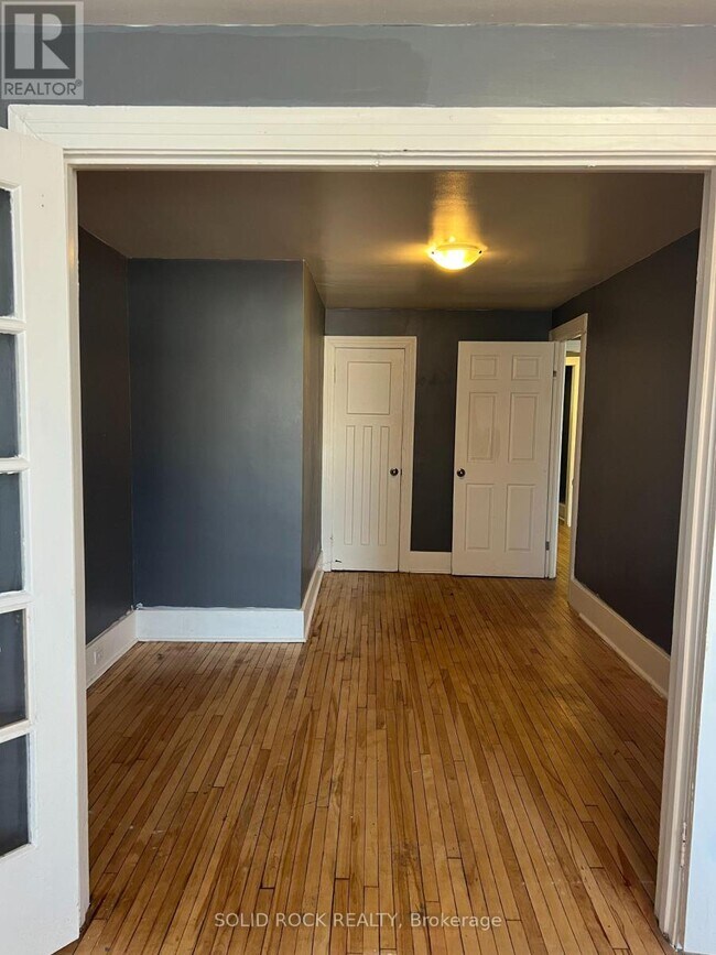 Photo du bâtiment - 89 King St W