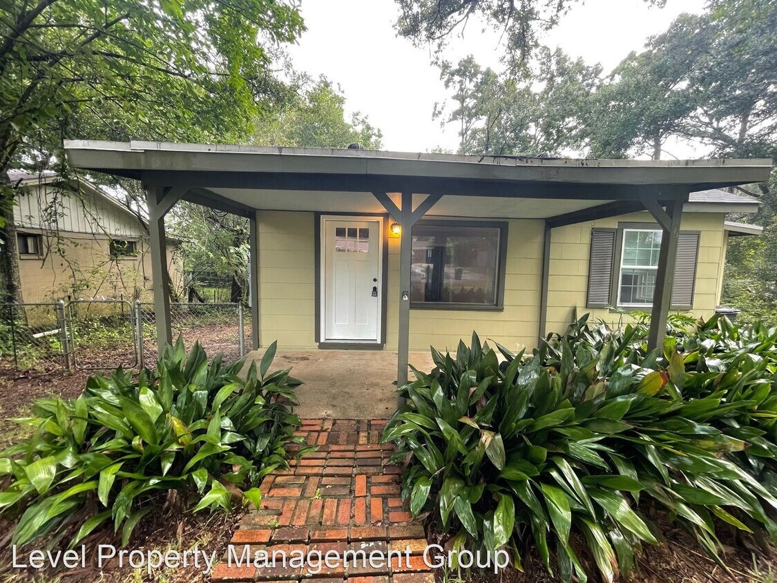 2 br, 1 bath House 417 Forester Ave