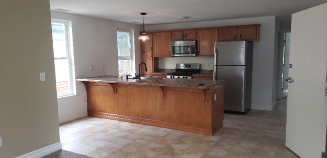 Building Photo - 517 Park Ave