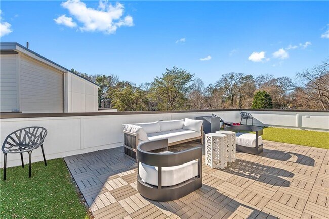 Foto del edificio - 2424 Memorial Dr SE