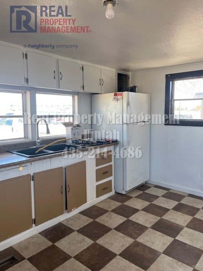 Building Photo - Cute 2 Bedroom, 1 Bathroom Trailer Home. S...