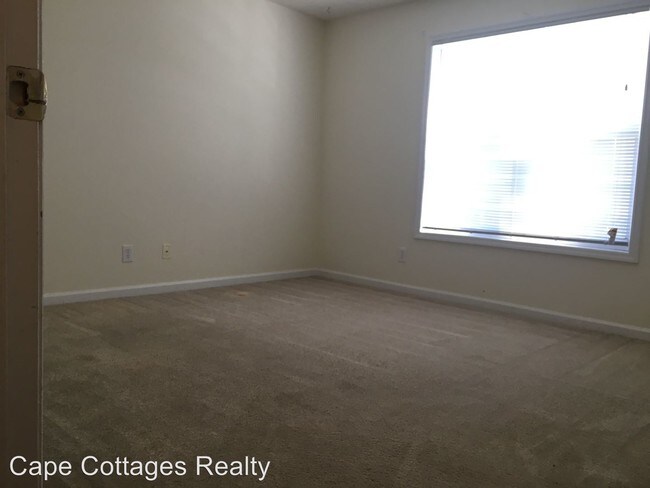 Building Photo - 711 Clearwater Ct