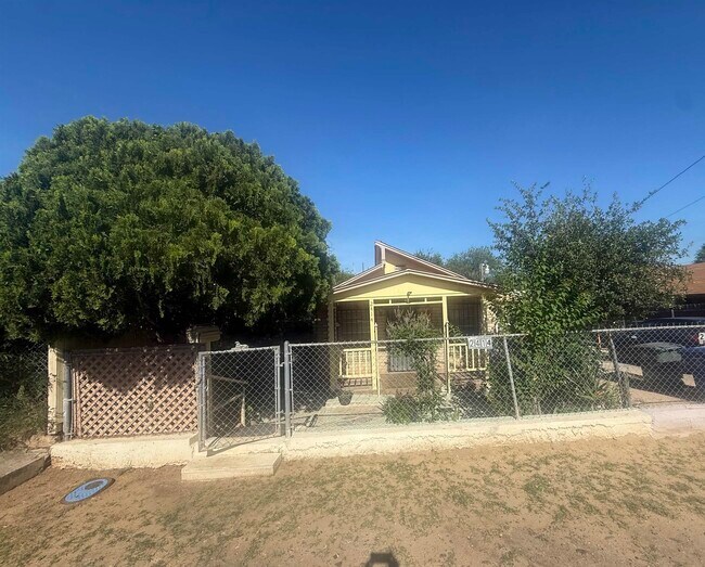 Foto del edificio - 2414 Sanders Ave